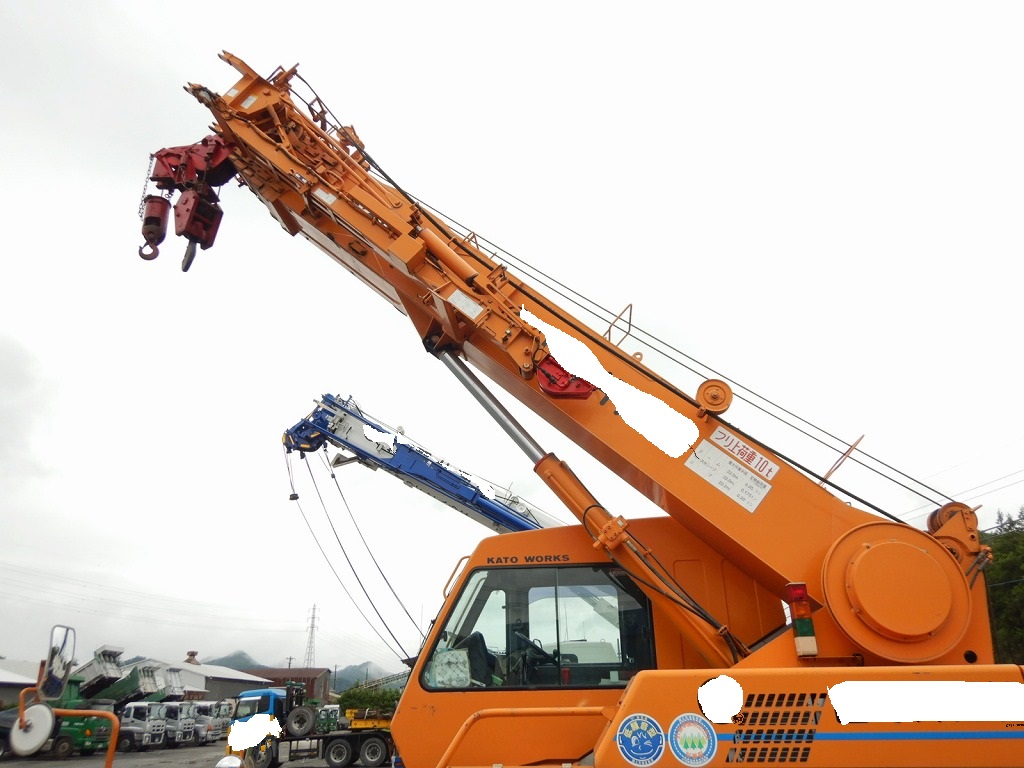 Cẩu lốp 10 tấn KATO KR10H-LII 2002